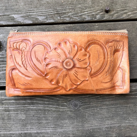 Vintage Tooled Poppy Clutch Purse - Picture 9 of 16